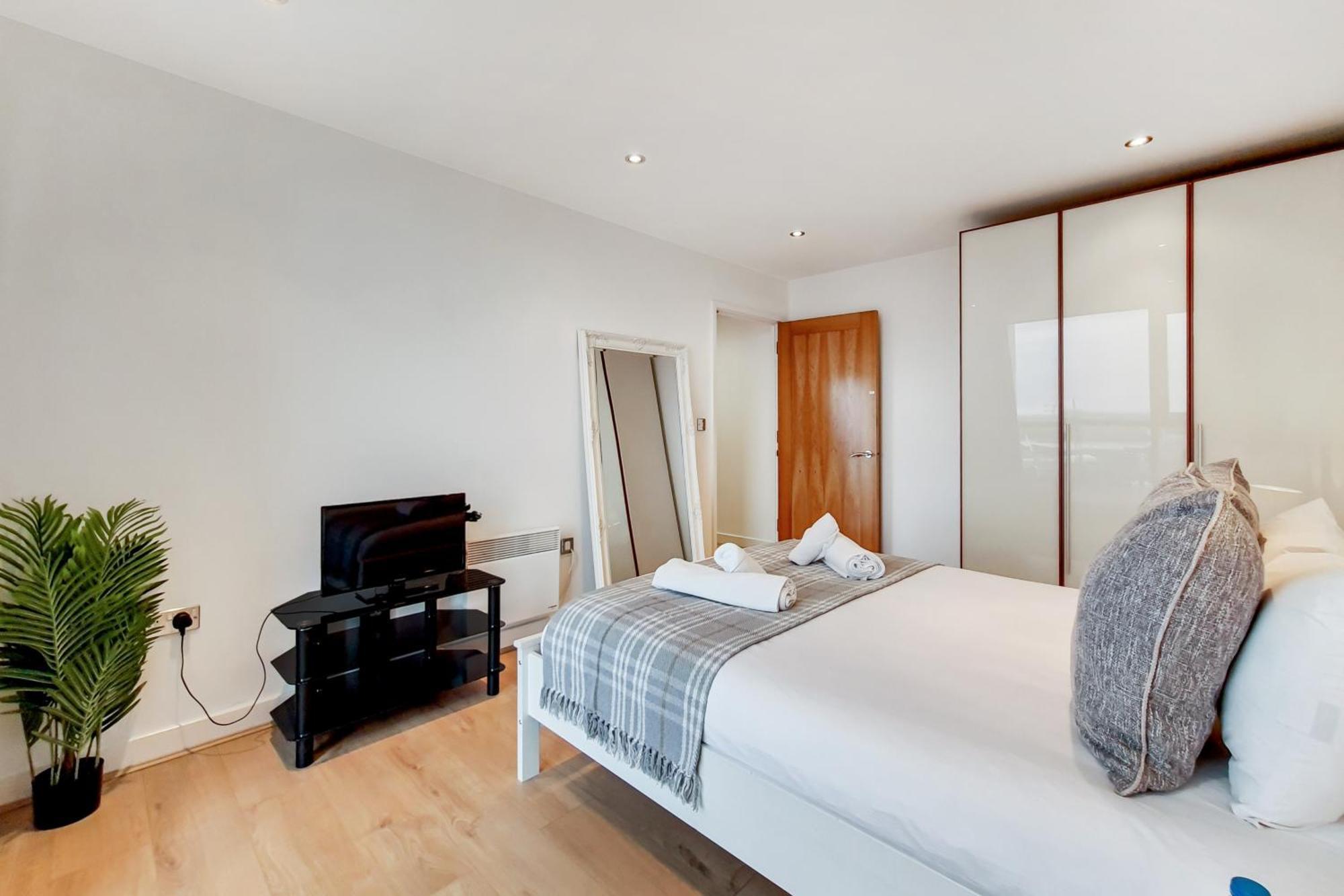 Deluxe Two Bed Apartment With River & City View London Bagian luar foto
